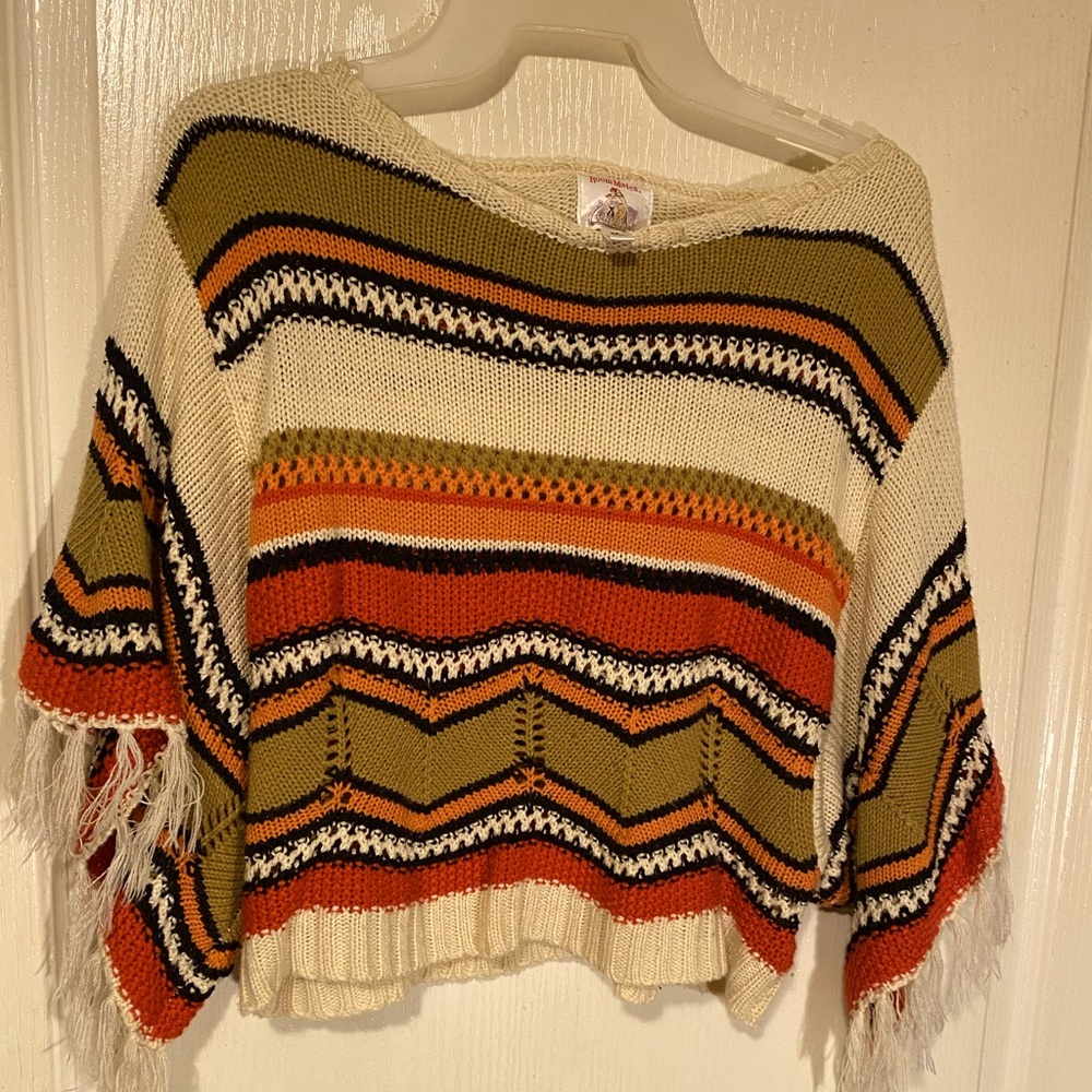 Super cute angle sleeve cropped sweater  women’s size small by room mates